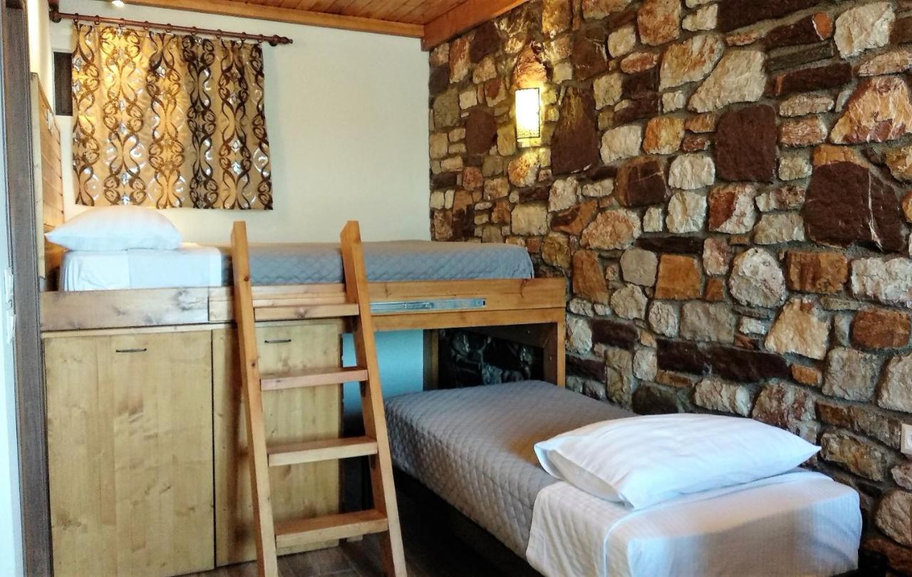 Rustic House * Έμπωνας
